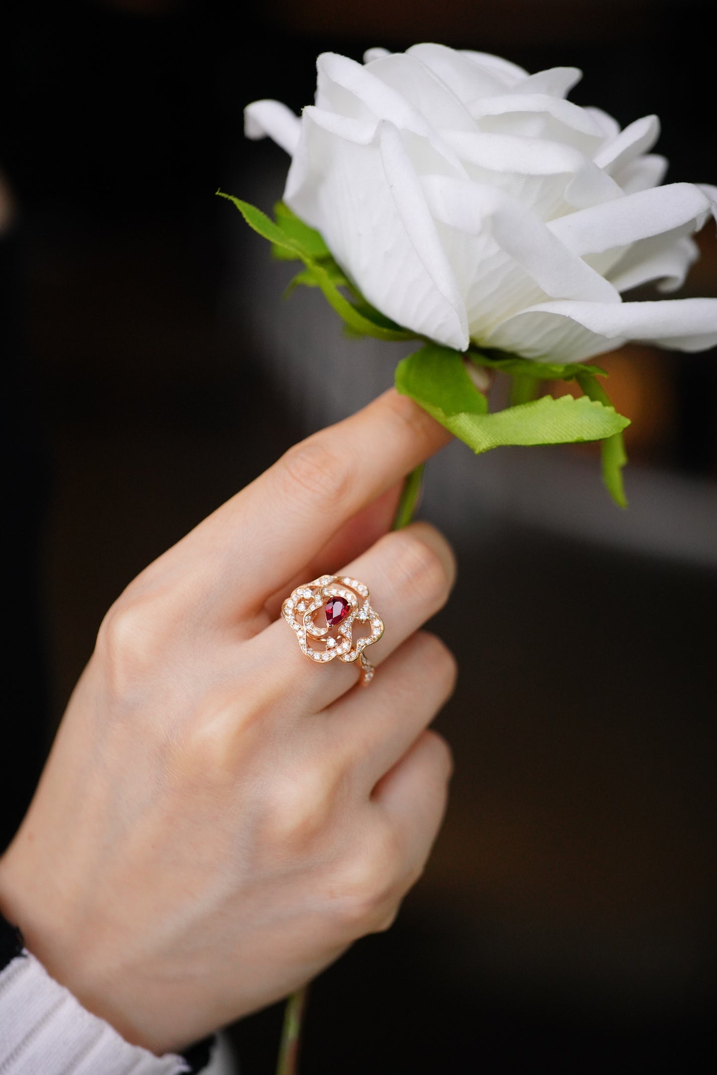 Gorgeous Modern Flower Ring – Andaaz Jewelers